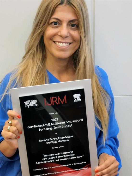 ברכות לפרופ׳ רננה פרס על זכייתה בפרס Steenkamp Long Term Impact Award על מאמר בנושא חדירת מוצרים חדשים לשוק